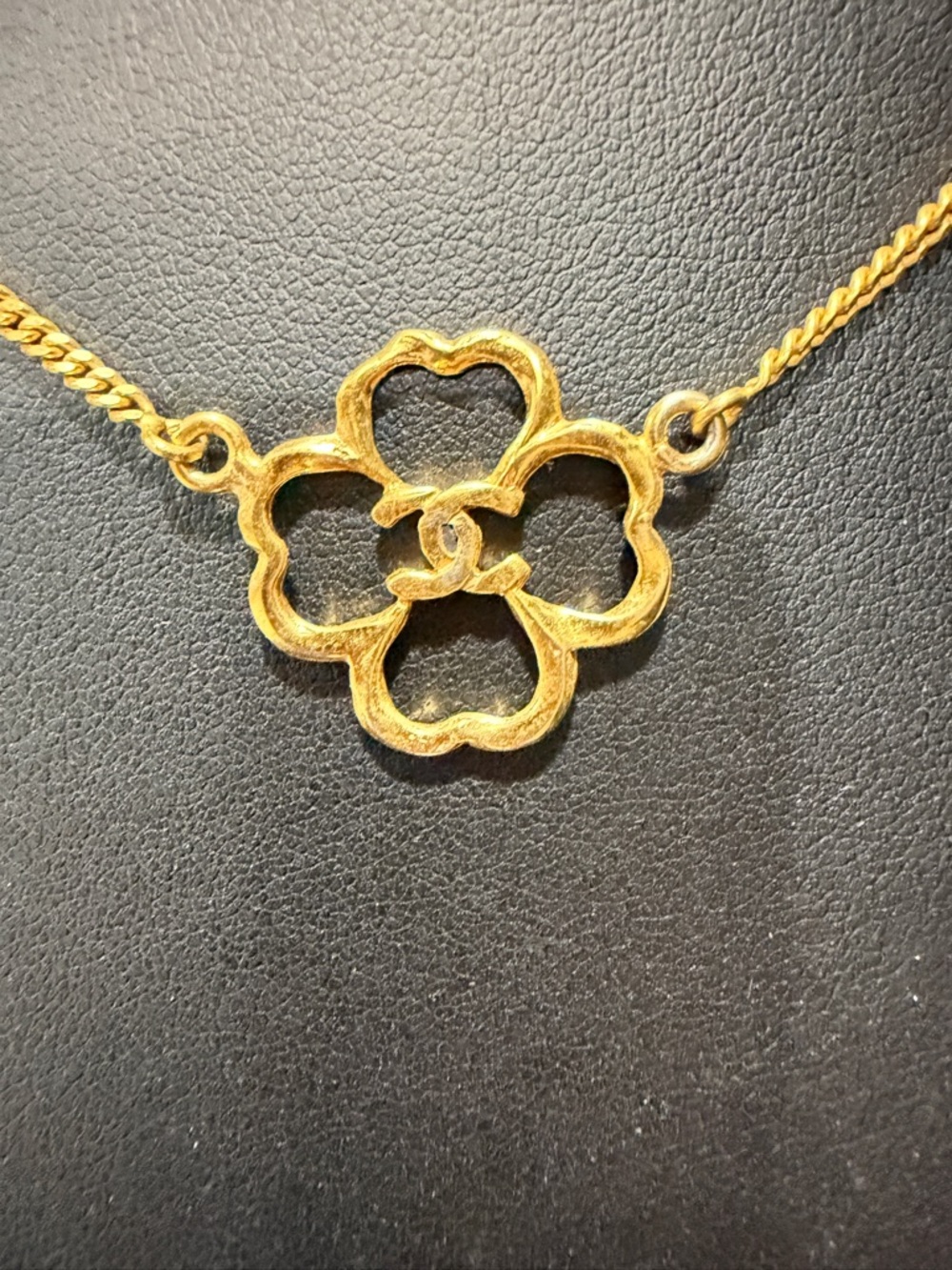 CHANEL 1983 Four Leaf Clover Cutout CC Logo Choker Necklace - Picture 3 of 7